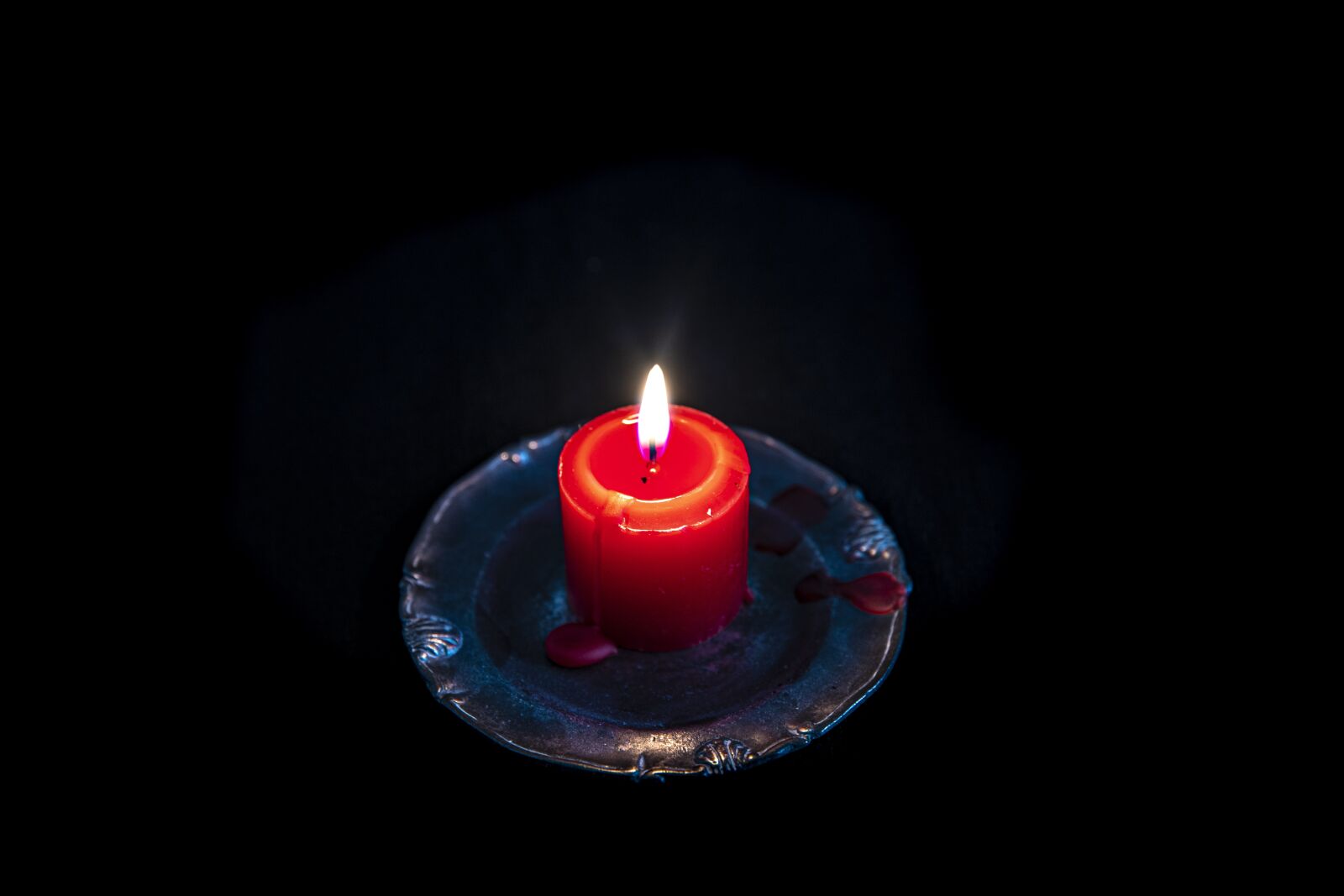 Canon 24-70mm F2.8 DG OS HSM | Art 017 sample photo. Candle, black, light photography