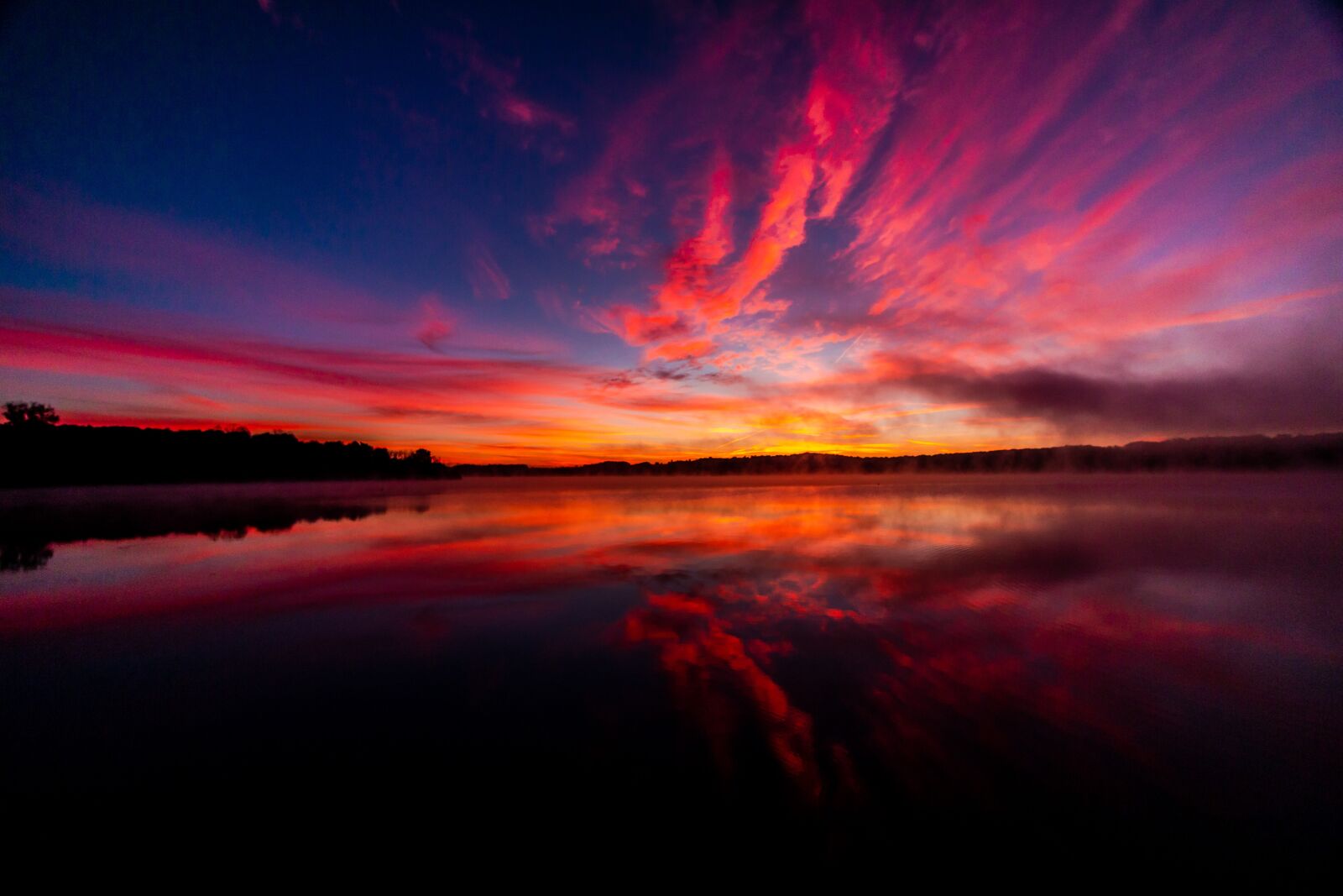 Canon EOS 70D + Canon EF-S 10-18mm F4.5–5.6 IS STM sample photo. Sunrise, lake, nature photography