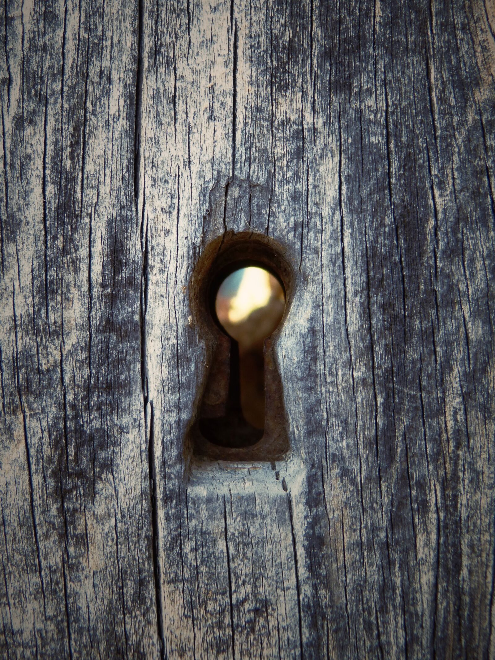 Panasonic DMC-FZ62 sample photo. Door, lock, old photography