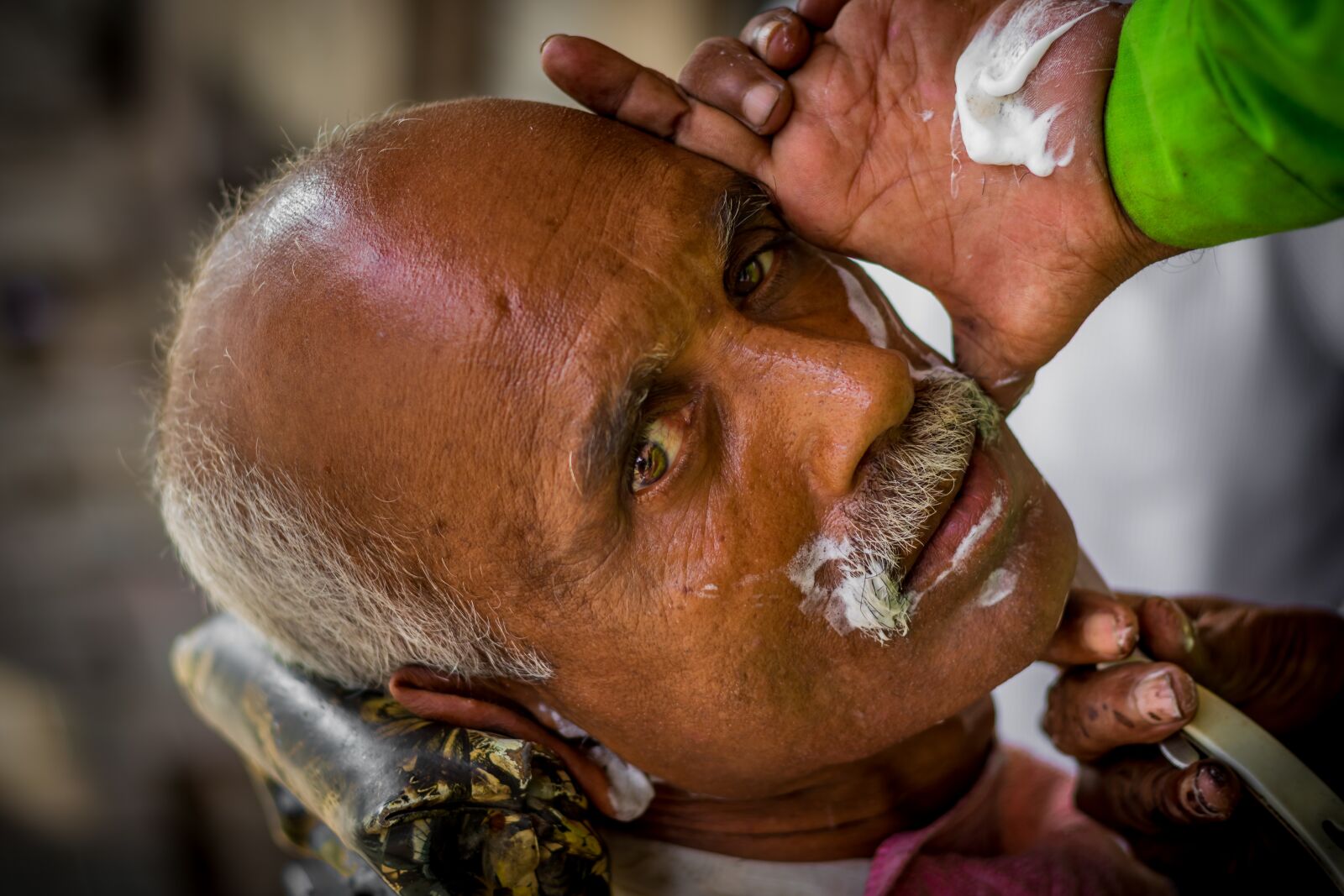 Canon EOS 7D Mark II sample photo. Man, street, shave photography