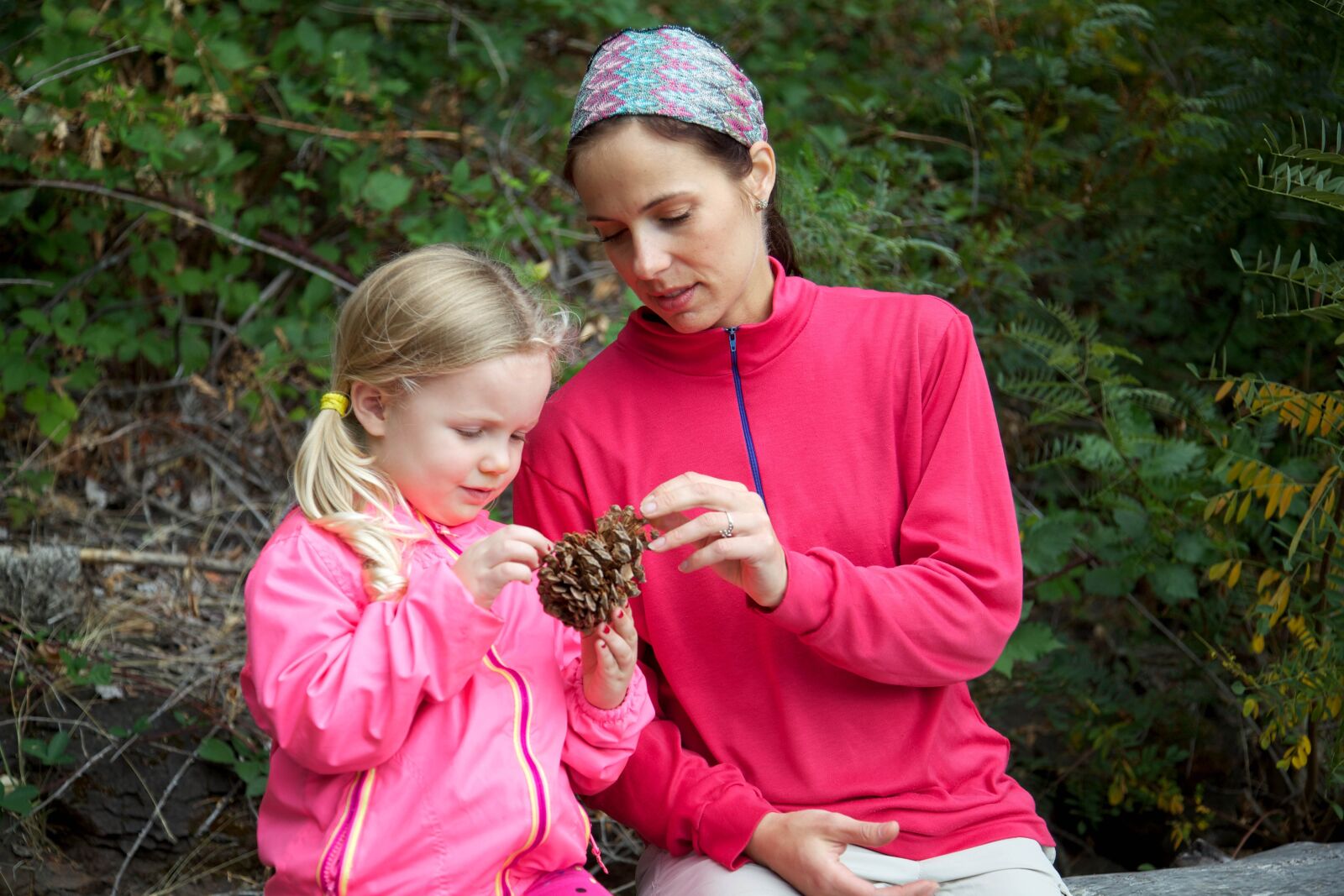 Canon EOS 5D Mark II sample photo. Young mother, douther, nature photography
