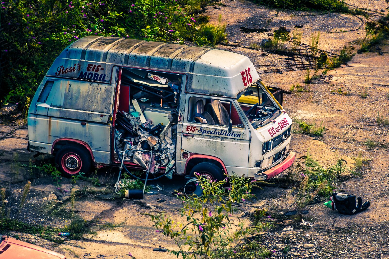 Canon PowerShot G3 X sample photo. Ice cream van, minibus photography