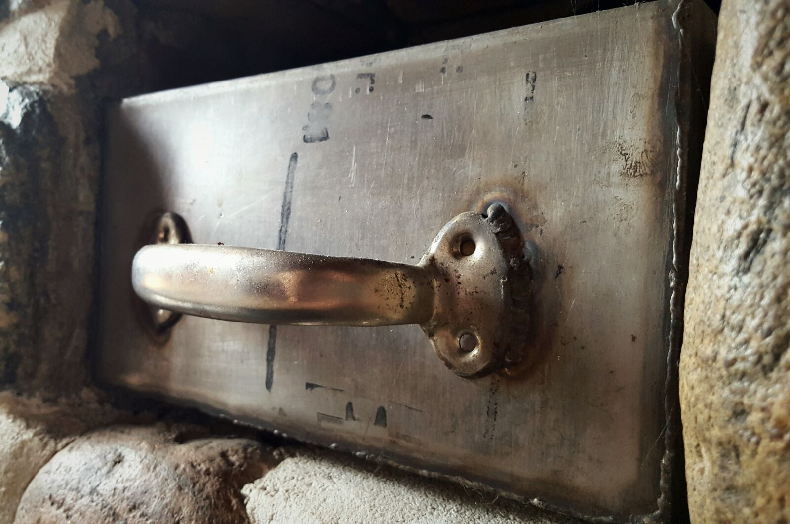 Samsung Galaxy S6 sample photo. Rustic, old, box photography