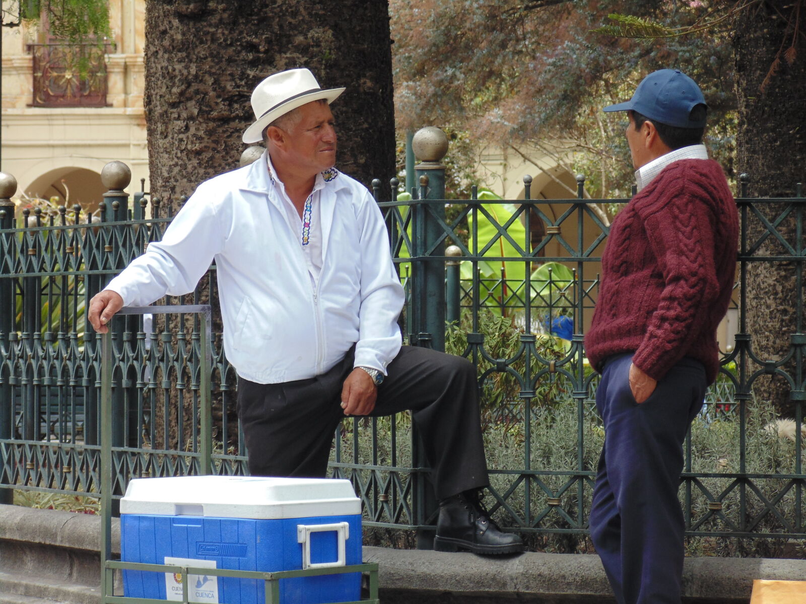 Sony Cyber-shot DSC-H200 sample photo. Park, conversation photography