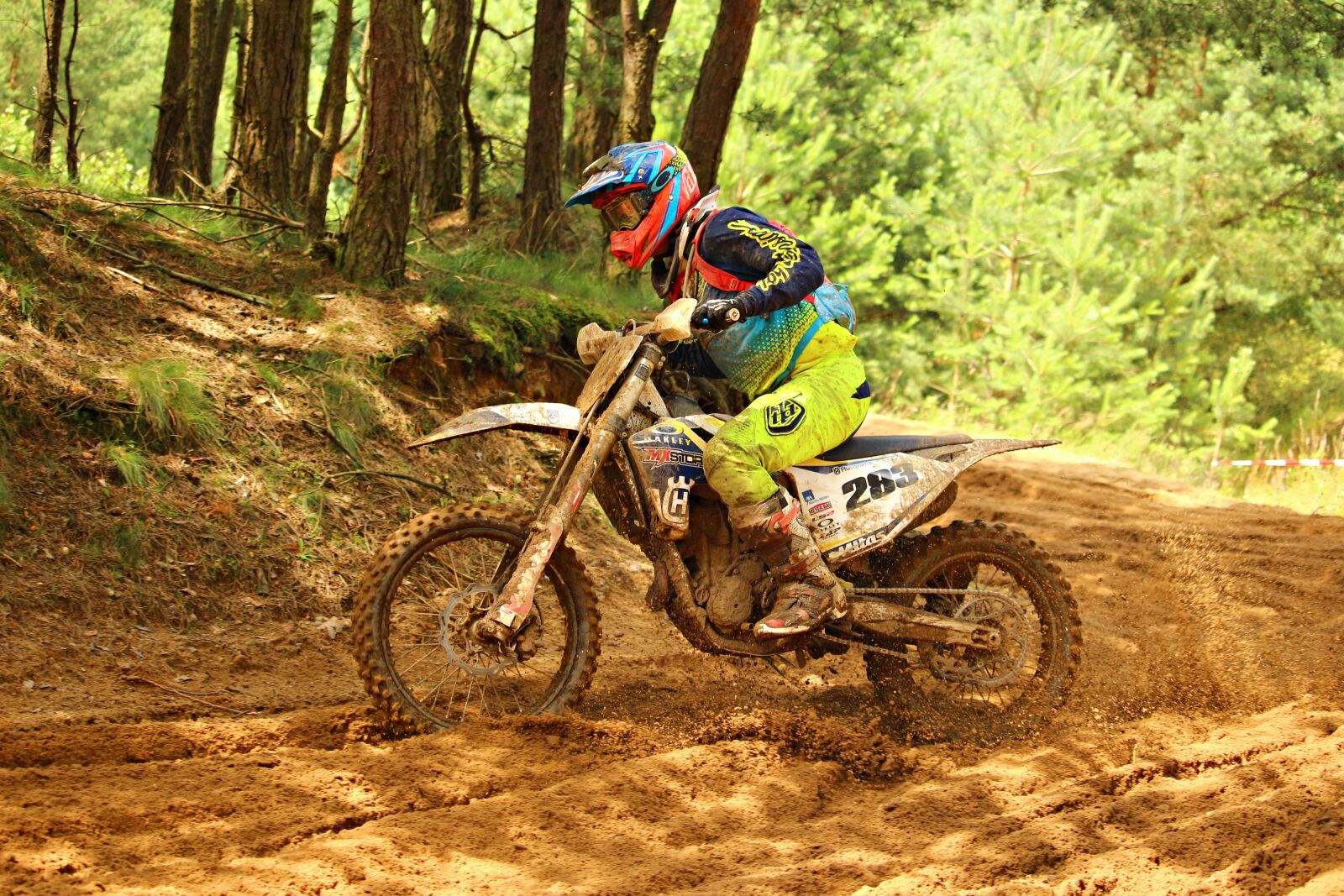 Canon EOS 100D (EOS Rebel SL1 / EOS Kiss X7) sample photo. Cross, motocross, enduro photography