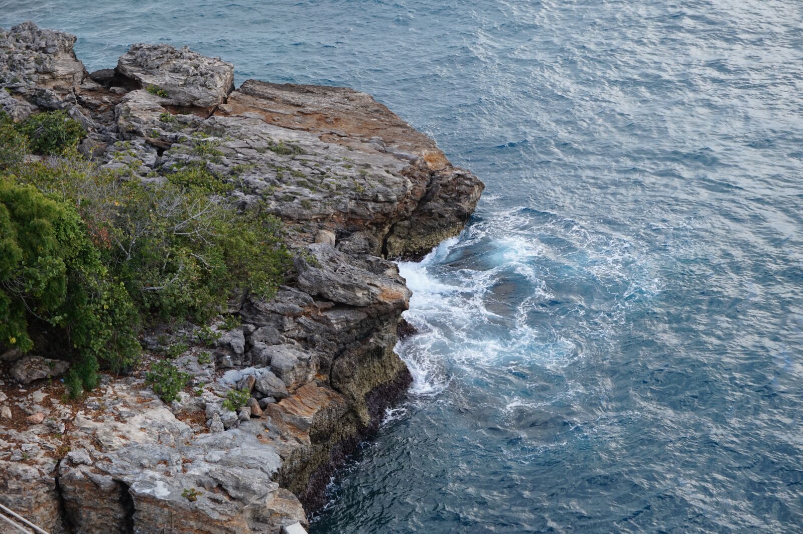 Sony Alpha a5000 (ILCE 5000) sample photo. Rock, surf, sea photography