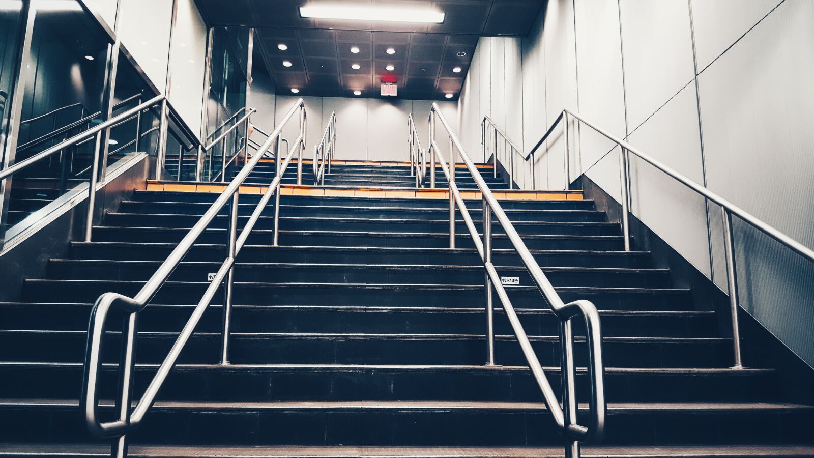 Samsung Galaxy Note5 sample photo. Bus, cool, dark, going photography