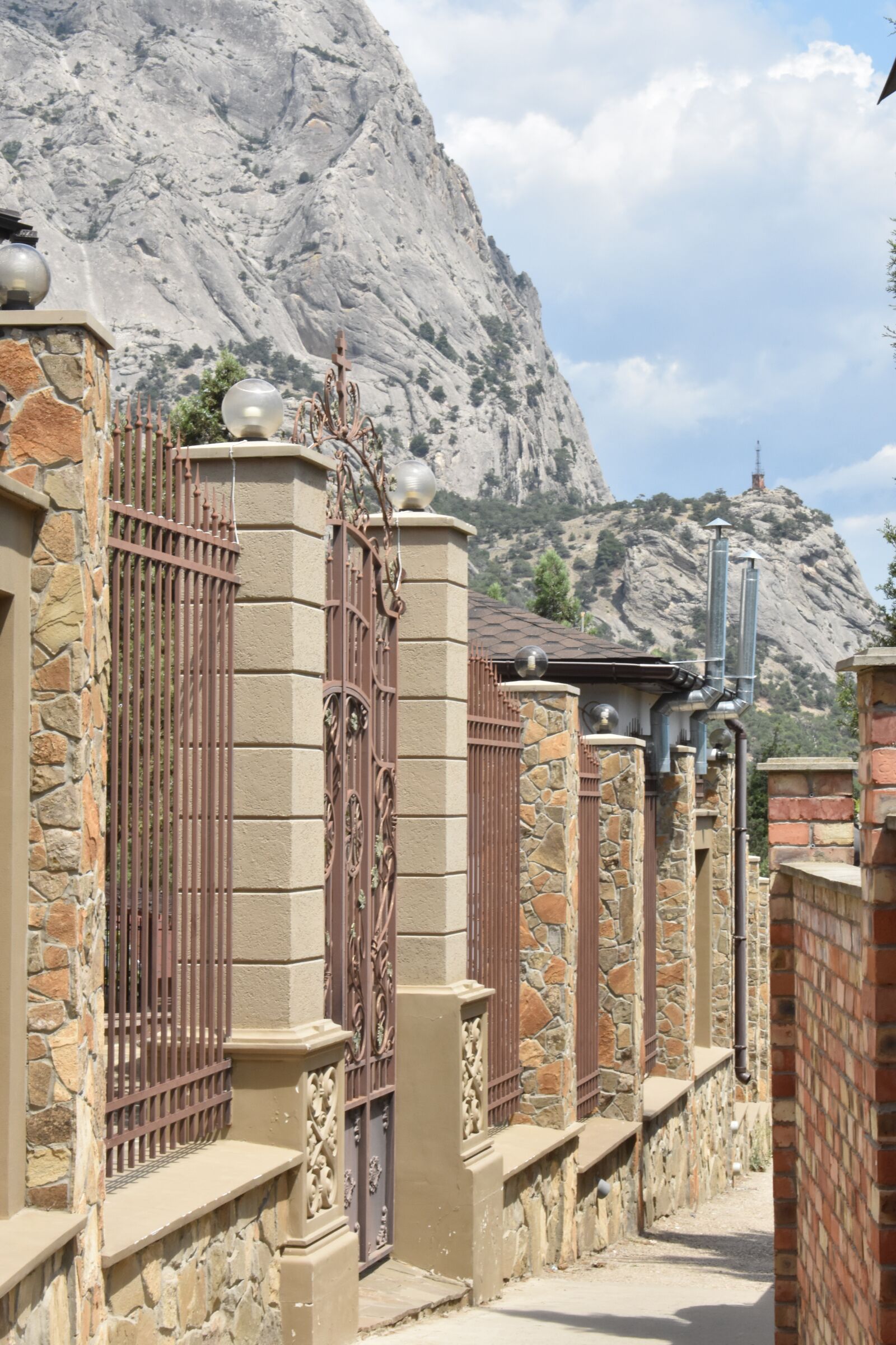 Nikon D3400 sample photo. Street, fence, city photography