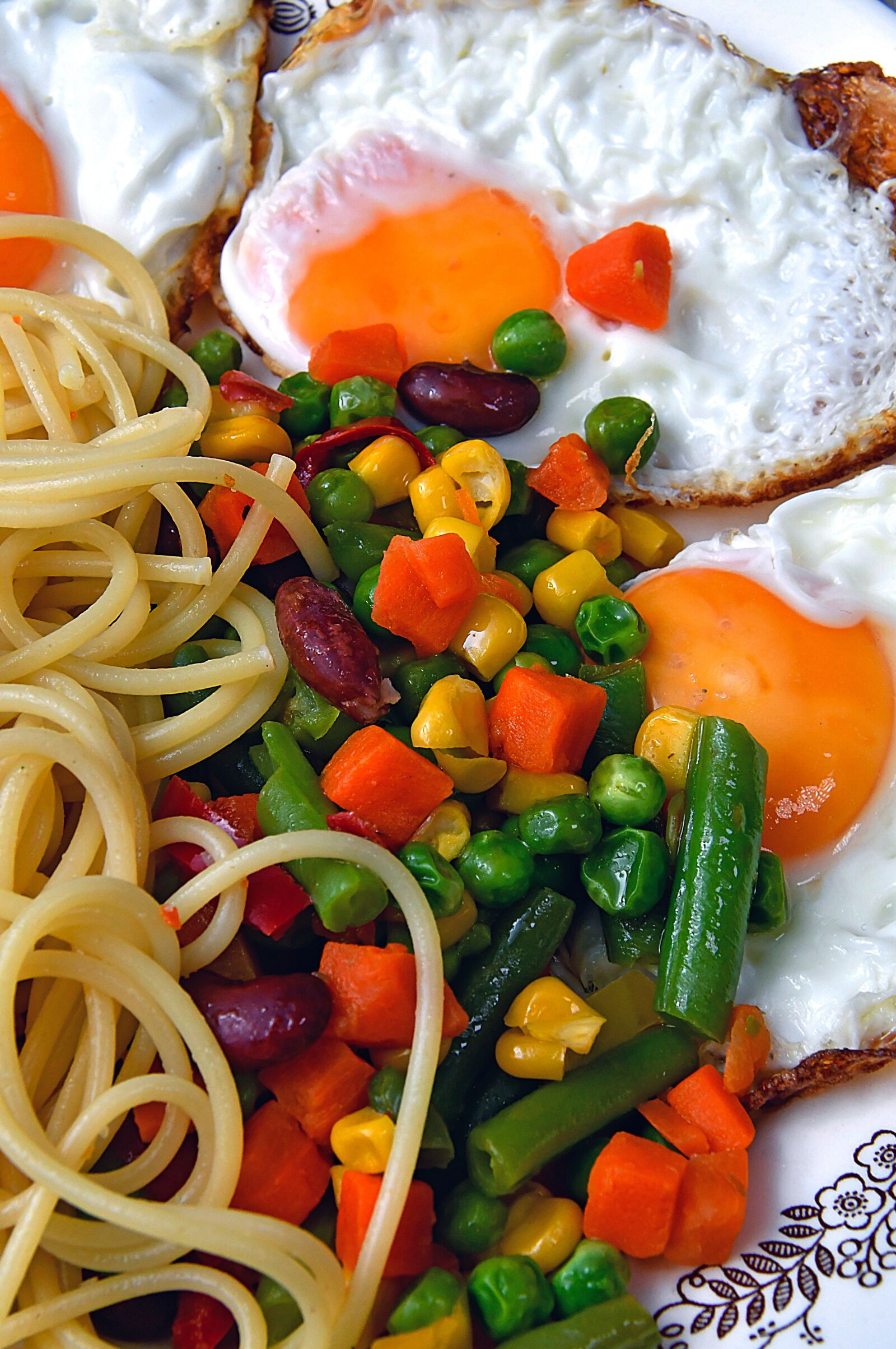 Nikon D3200 sample photo. Spaghetti, food eggs, lunch photography