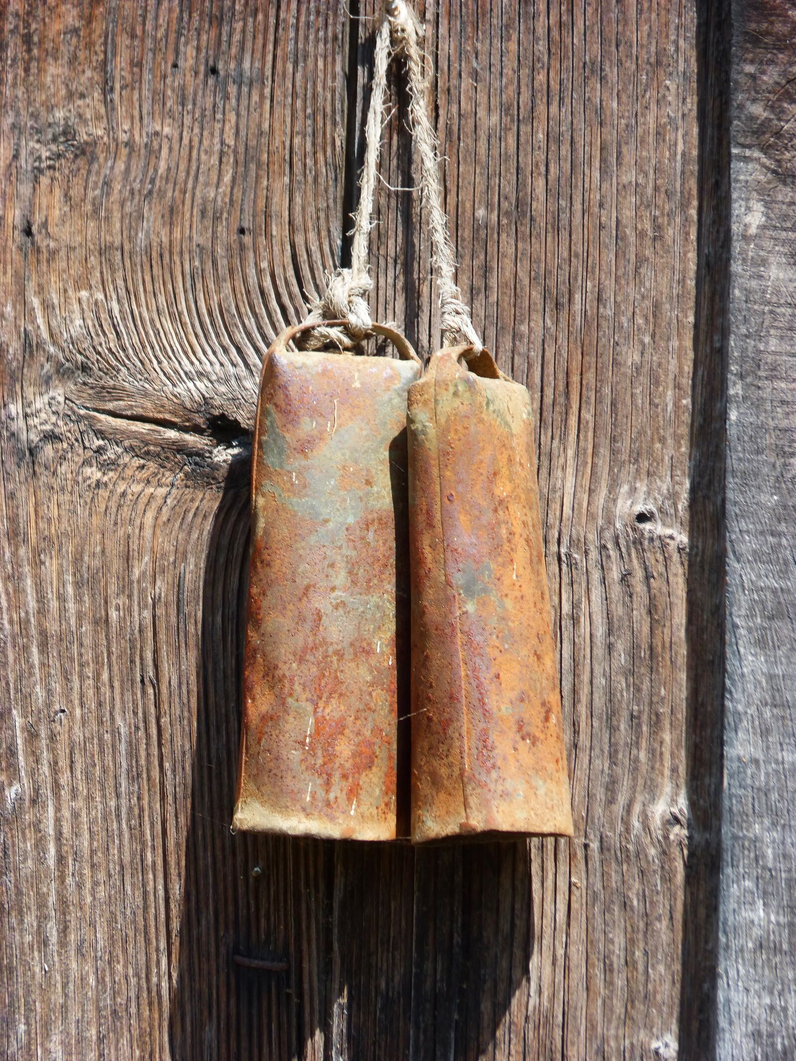 Panasonic DMC-FZ62 sample photo. Door, cowbells, cowbell photography
