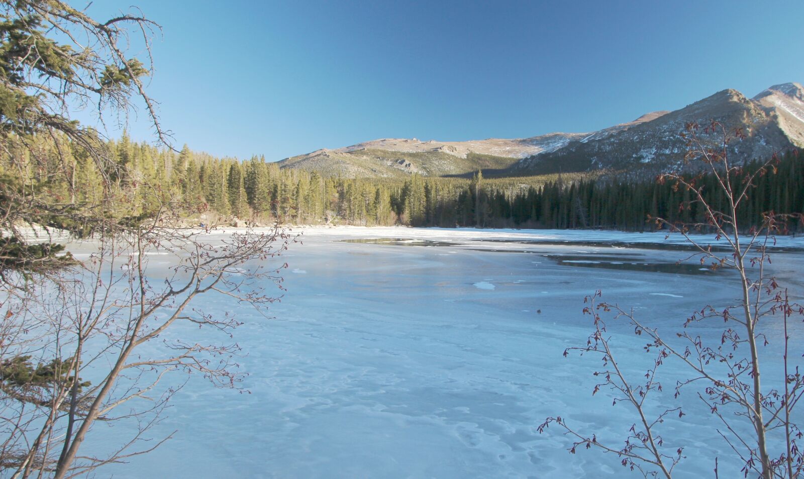 Canon EOS 600D (Rebel EOS T3i / EOS Kiss X5) sample photo. Icy lake, snow, mountain photography