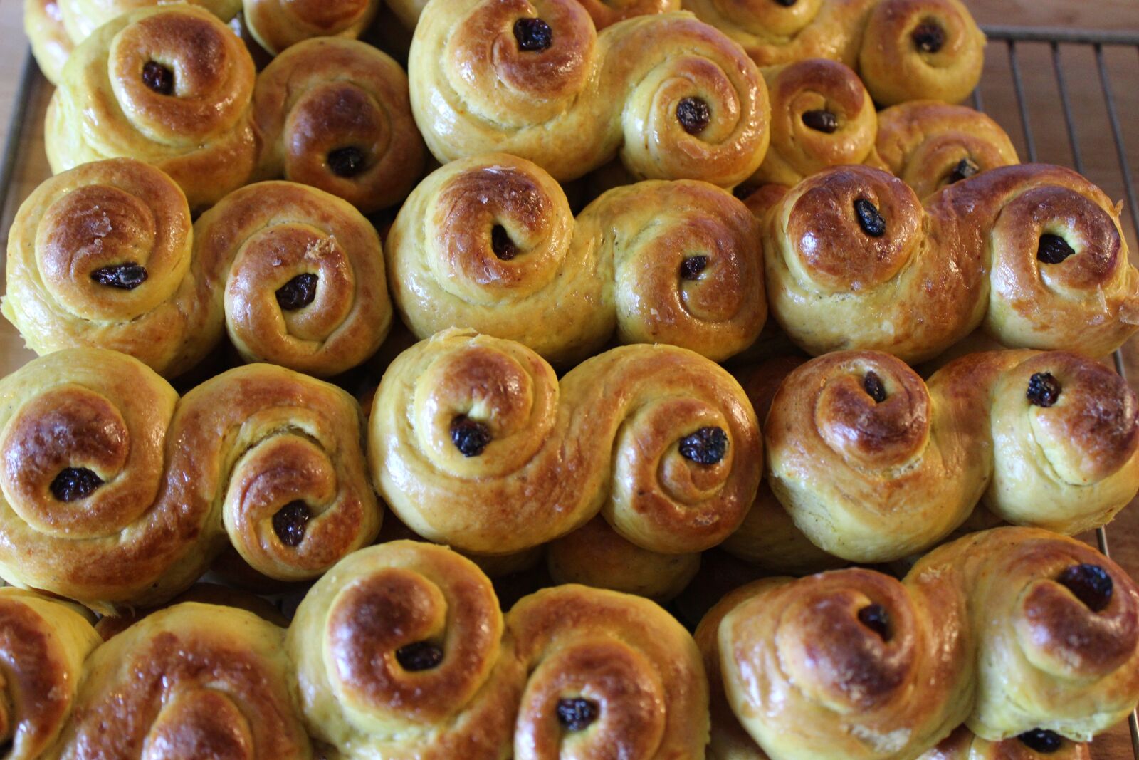 Canon EOS 600D (Rebel EOS T3i / EOS Kiss X5) sample photo. Lussekatter, saffransbullar, advent photography