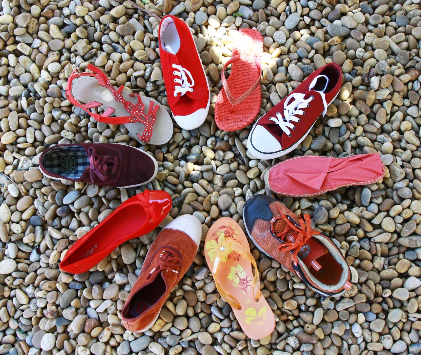 Canon EOS 50D sample photo. Circle, shoes, red tones photography