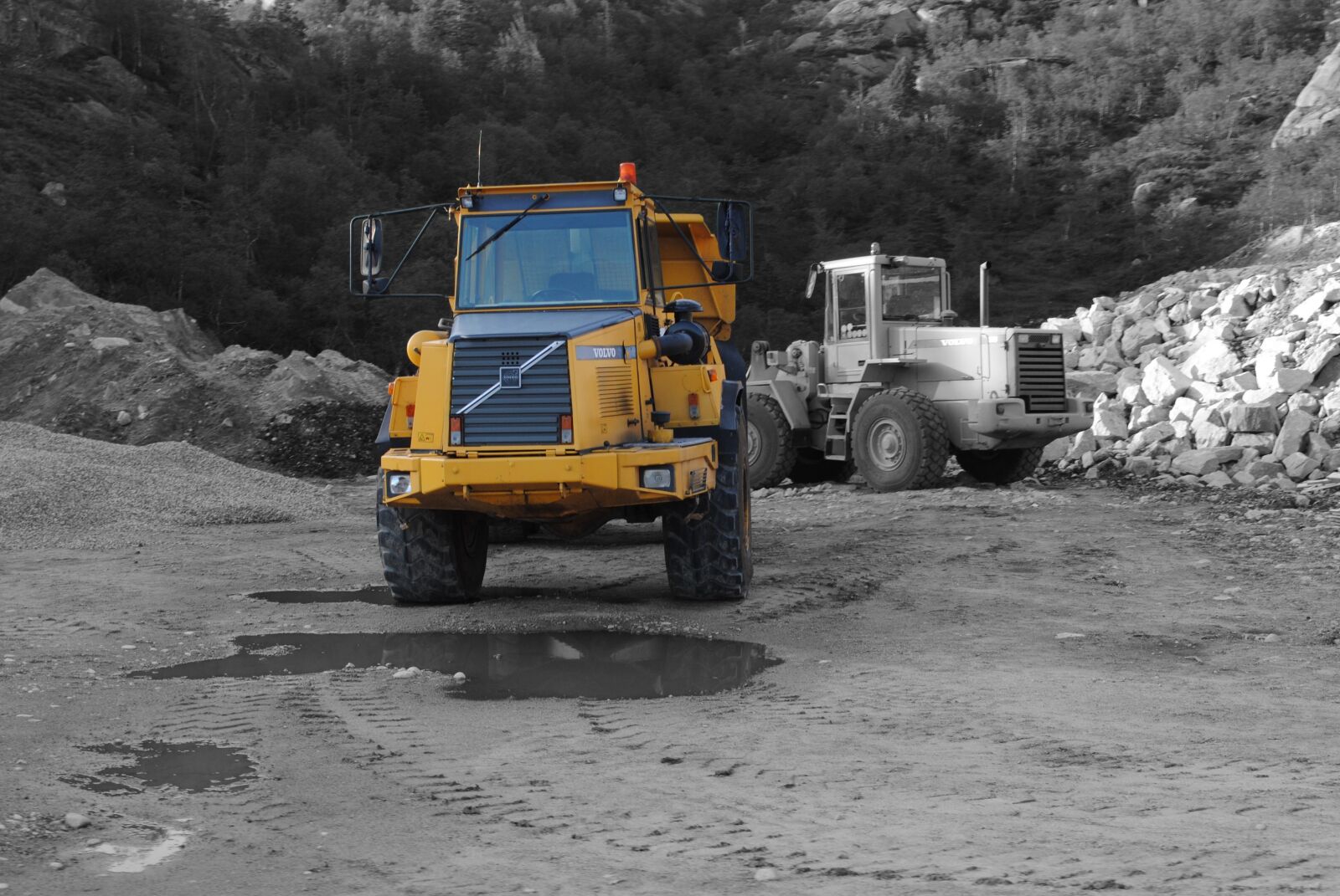Nikon D3000 sample photo. Excavators, yellow, site photography