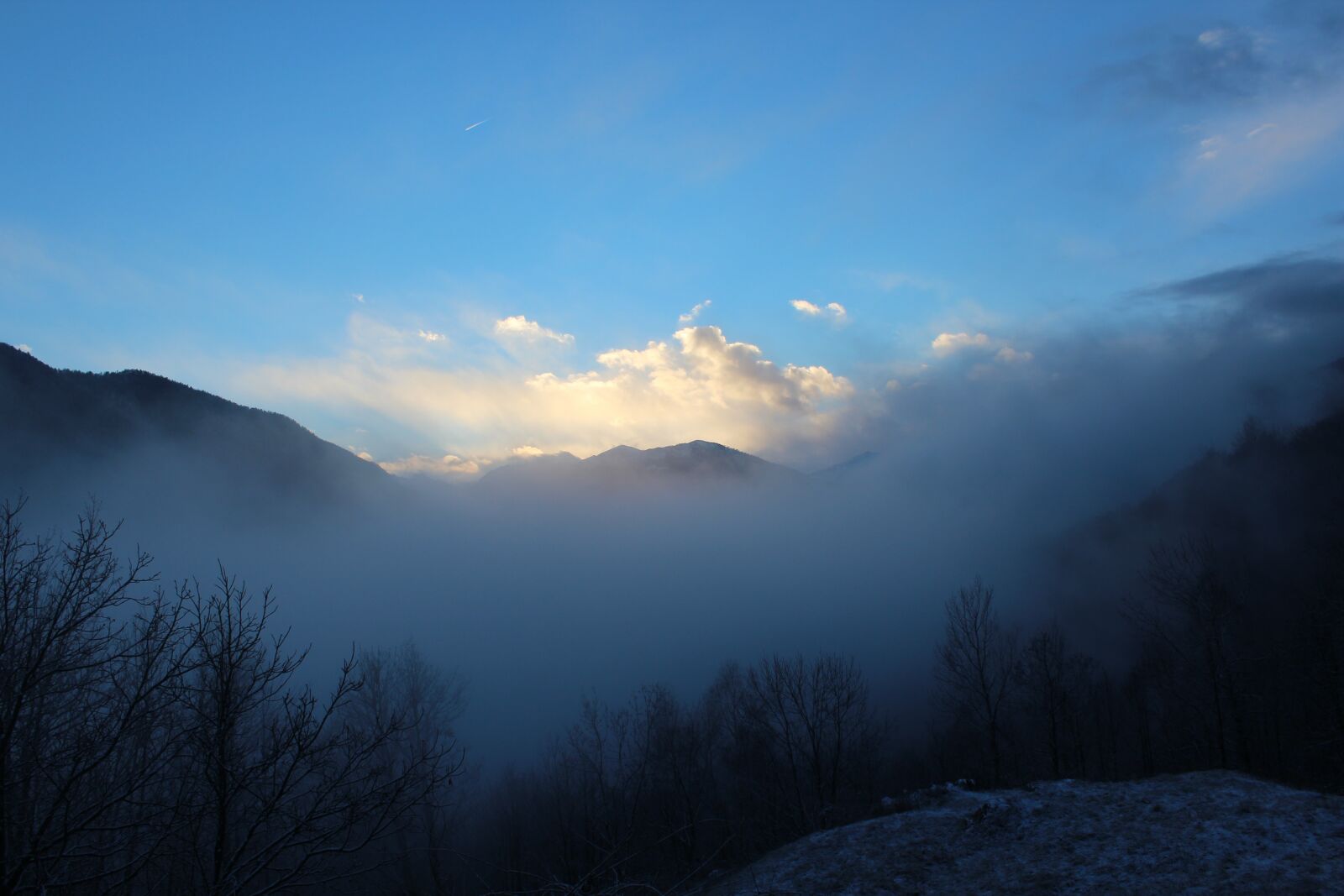 Canon EOS 1200D (EOS Rebel T5 / EOS Kiss X70 / EOS Hi) sample photo. Background, mountain, rocky photography