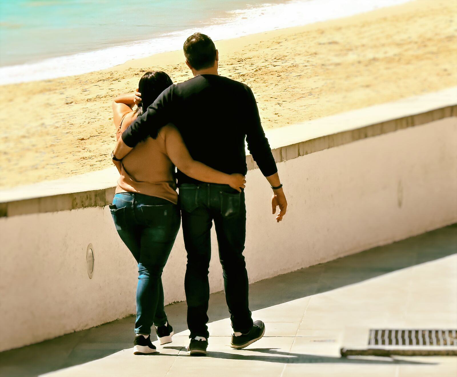 Nikon Coolpix P900 sample photo. Walking, love, couple photography