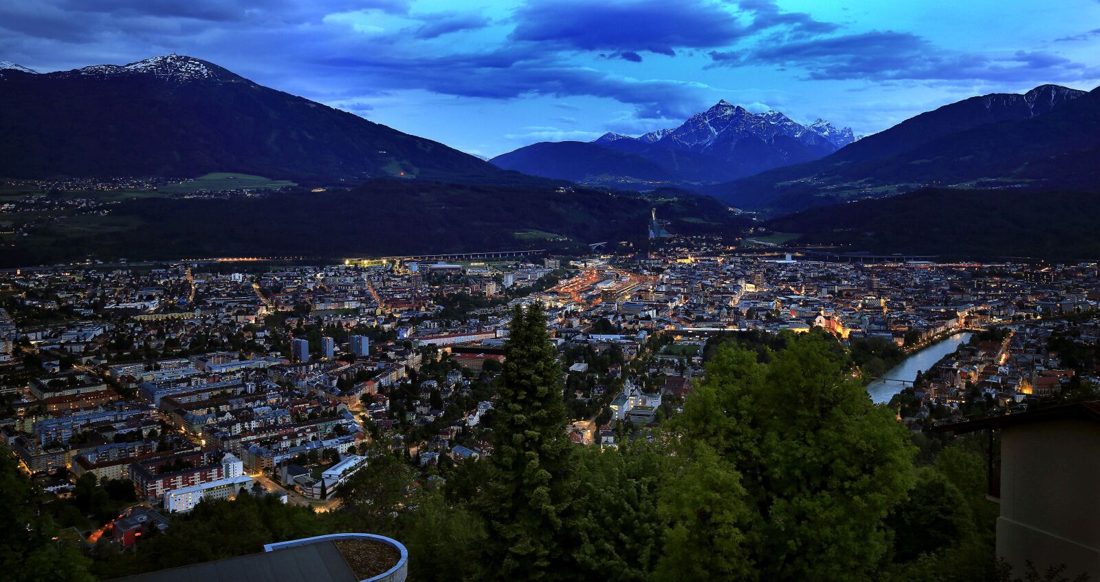Canon EOS 6D + Canon EF 16-35mm F4L IS USM sample photo. City, innsbruck, night photograph photography