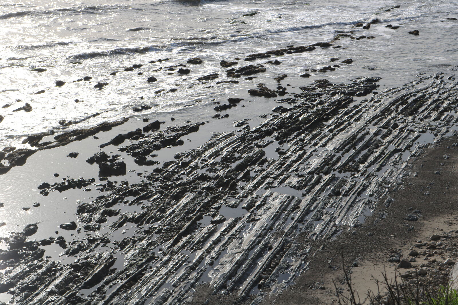 Canon EOS 750D (EOS Rebel T6i / EOS Kiss X8i) sample photo. Beach, rocks, sea photography