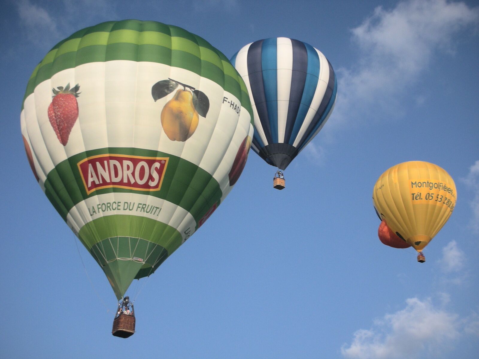 Nikon COOLPIX S7c sample photo. Worldwide, hot-air ballooning, rocamadour photography