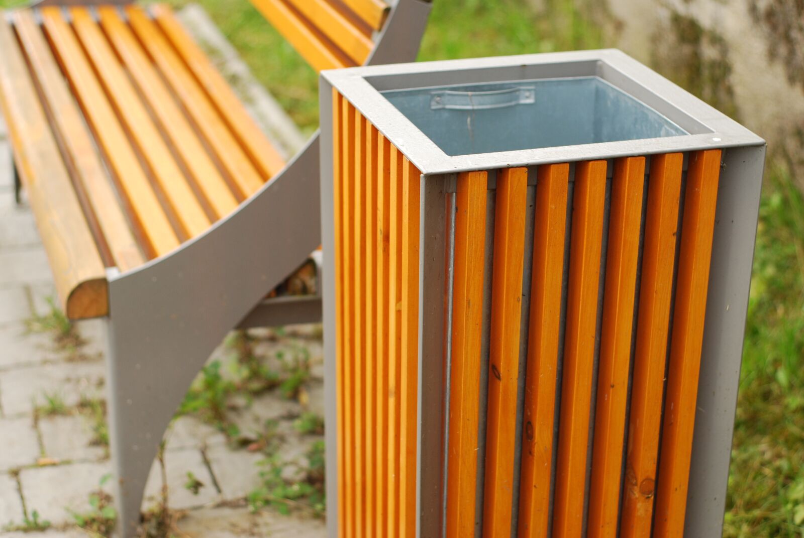 Nikon D60 sample photo. Bench, rubbish bin, seat photography