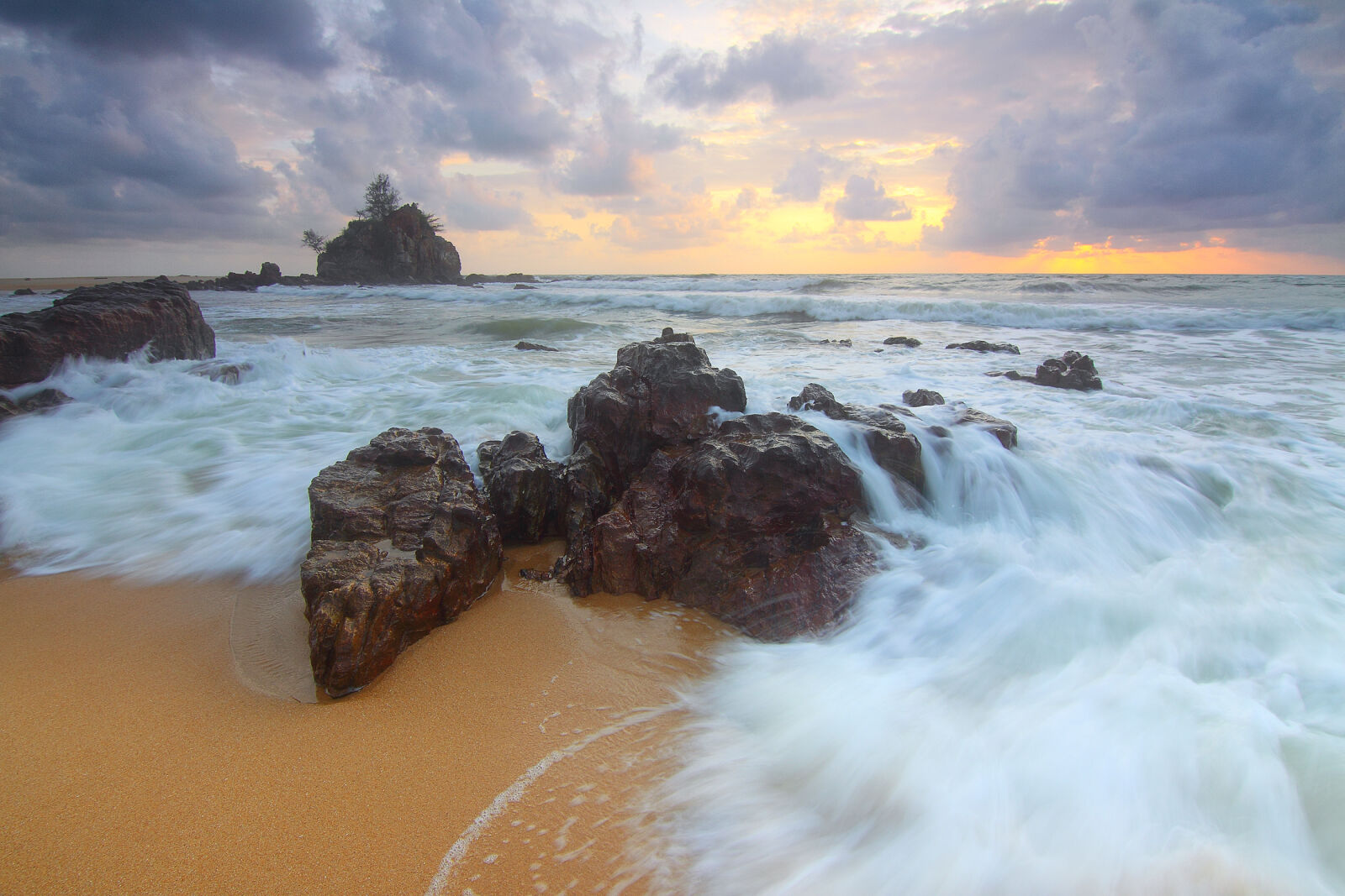 Canon EOS 50D sample photo. Rock, on, beach, shore photography