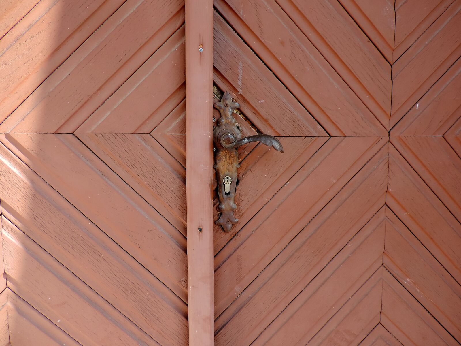Nikon Coolpix P520 sample photo. Front door, hardwood, keyhole photography