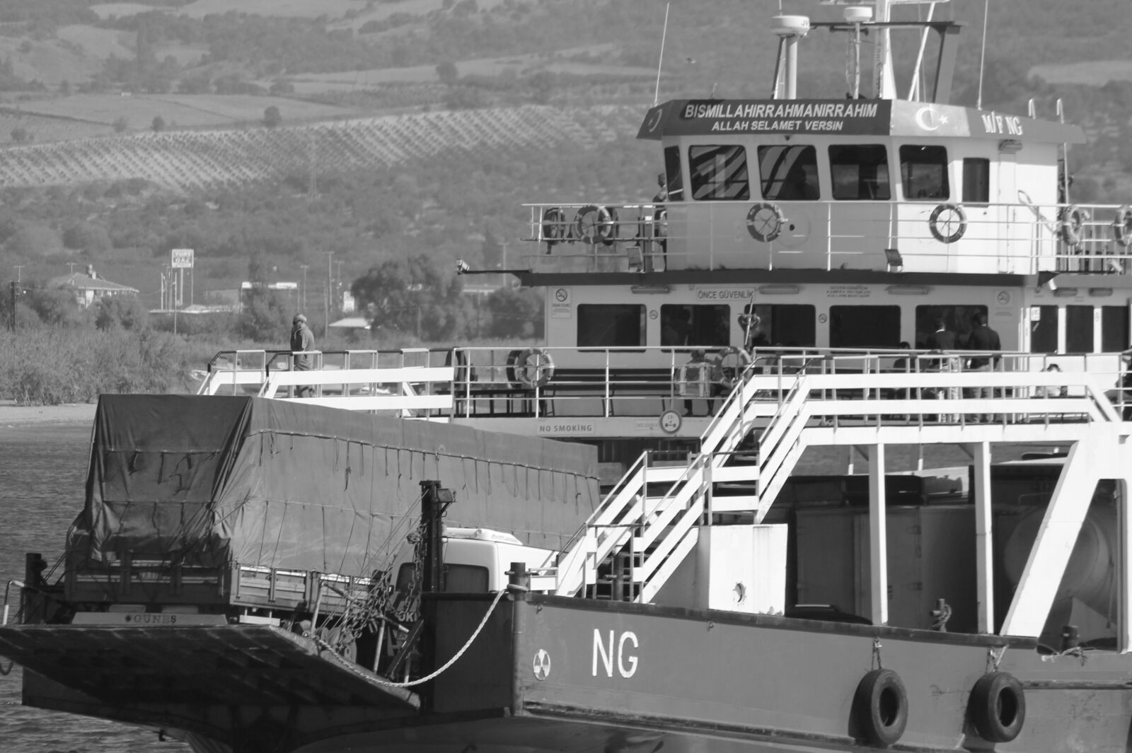 Canon EF-S 55-250mm F4-5.6 IS II sample photo. Ferry, ship, beach photography
