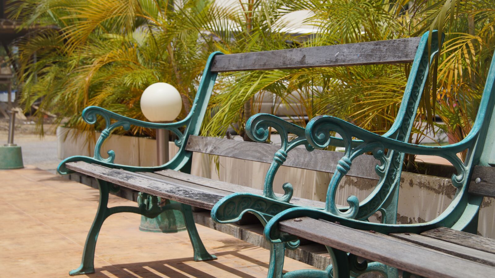 Sony DT 18-55mm F3.5-5.6 SAM II sample photo. Banks chairs, iron, wood photography