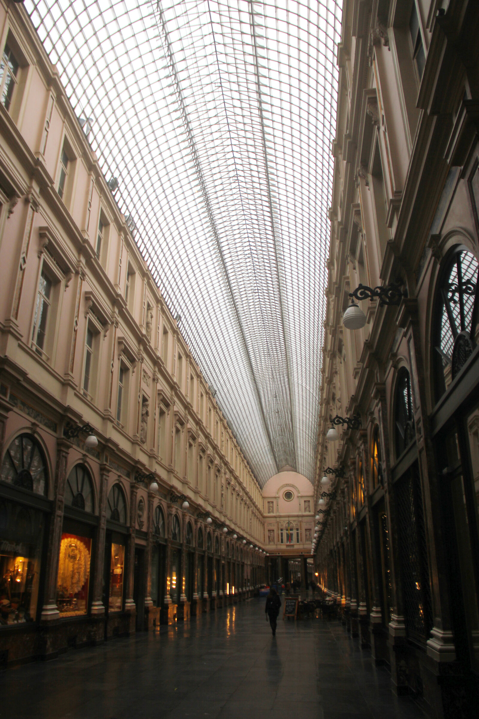 Canon EOS 550D (EOS Rebel T2i / EOS Kiss X4) sample photo. Brussels, gallery, hubert, royales photography