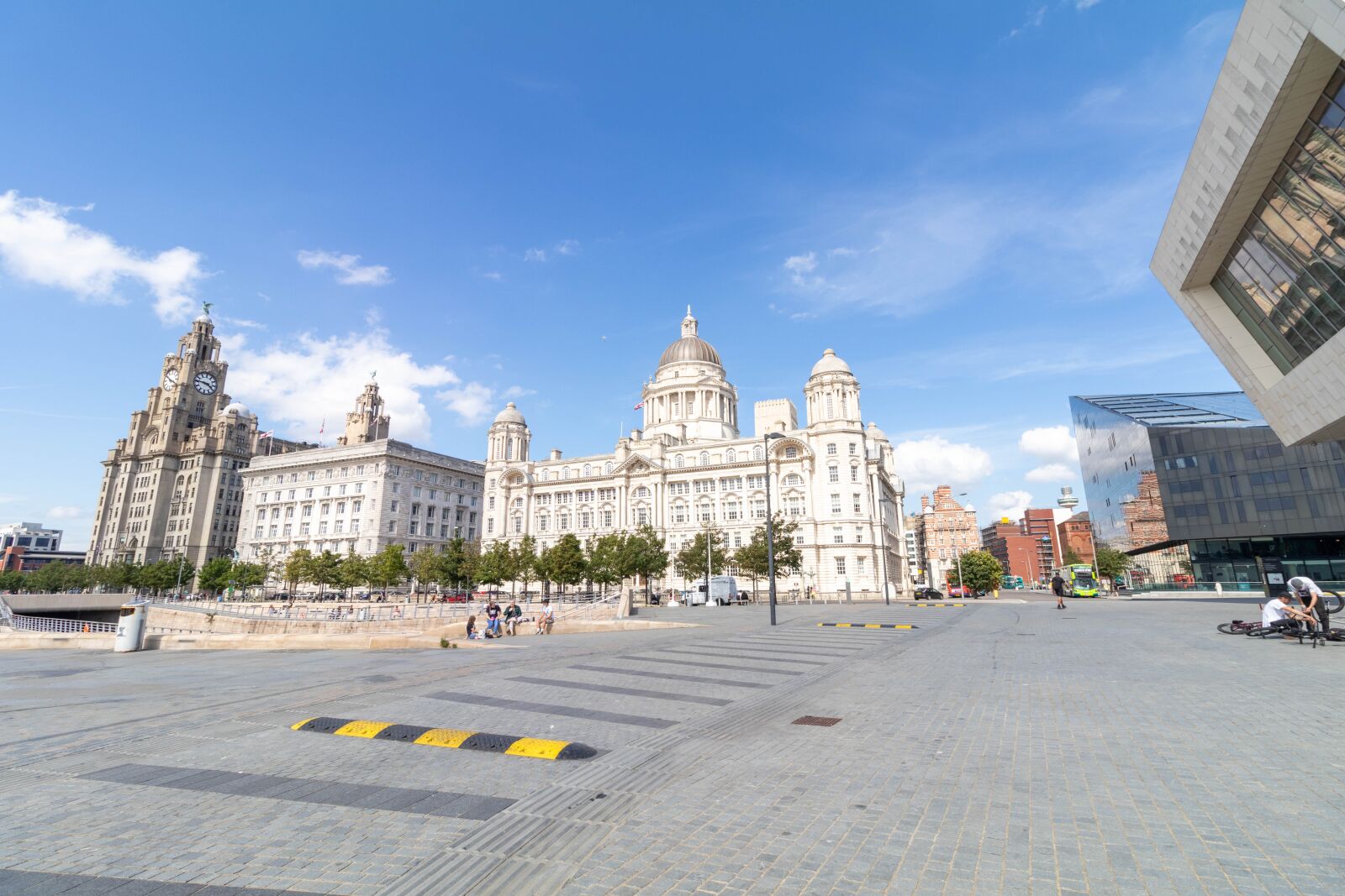 Canon EOS 80D + Canon EF-S 10-18mm F4.5–5.6 IS STM sample photo. Liverpool, 3, graces photography
