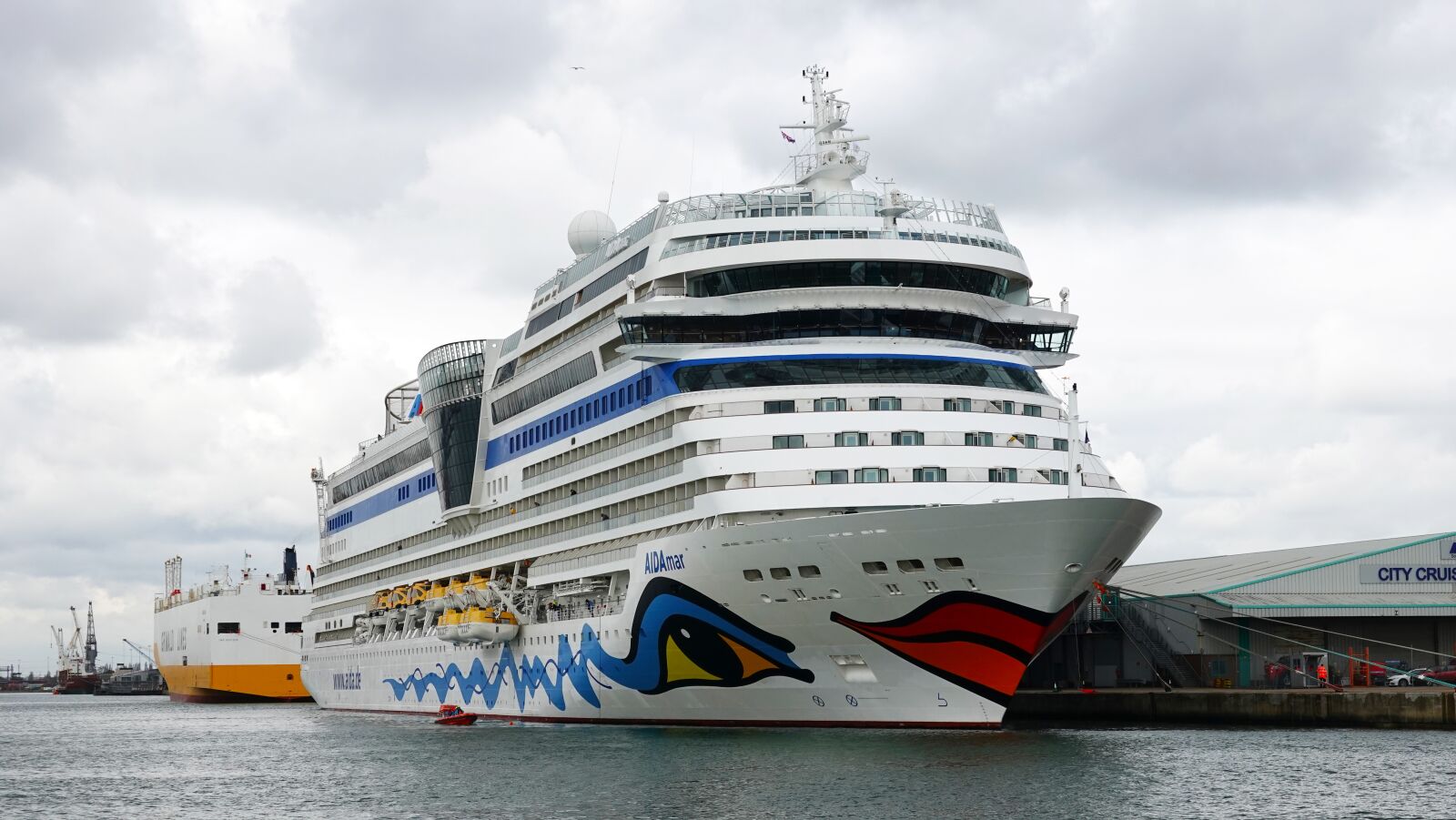 Sony Cyber-shot DSC-RX100 VI sample photo. Cruise ship, cruise, southampton photography