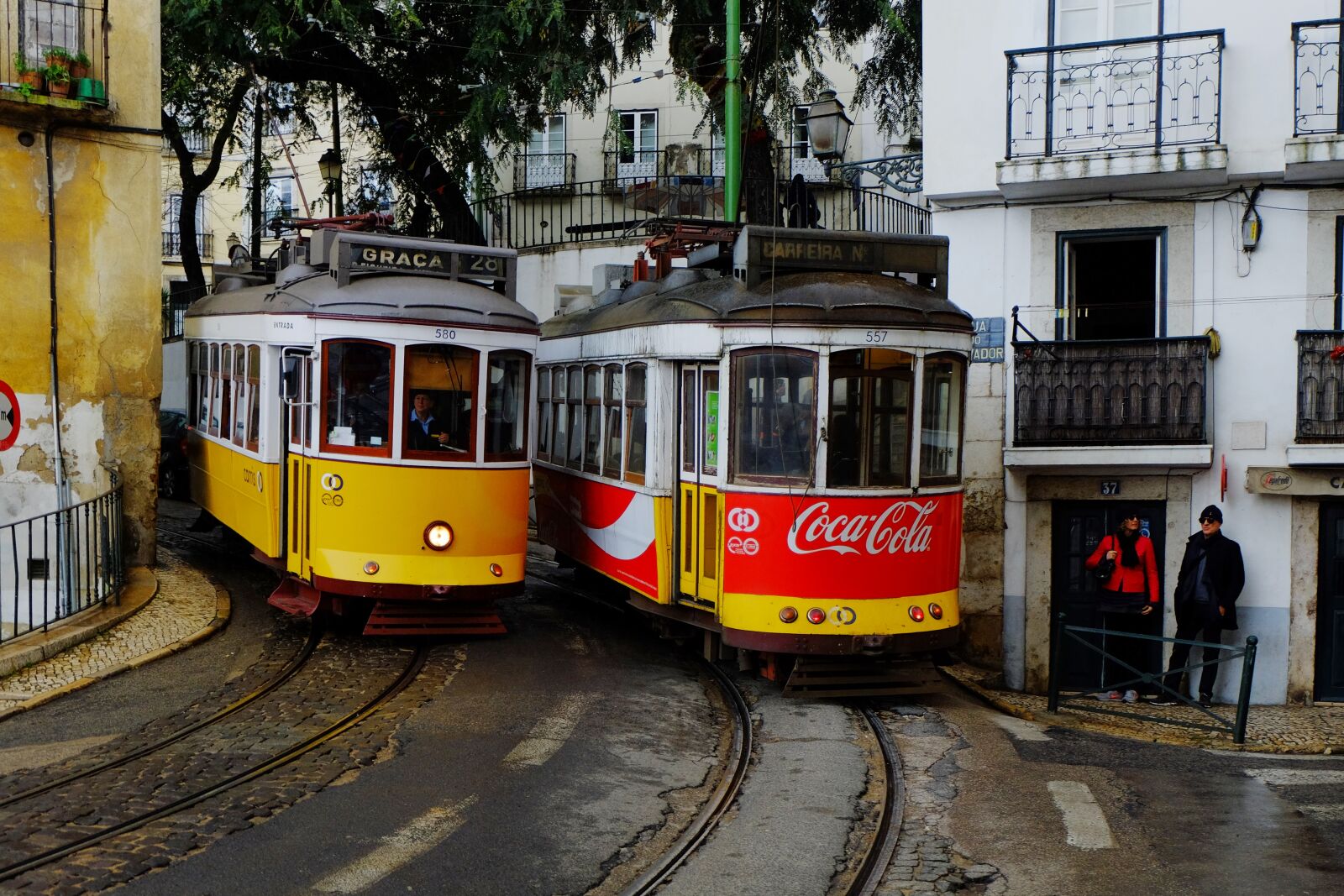 Fujifilm X-M1 sample photo. Lisbon, tram, yellow photography