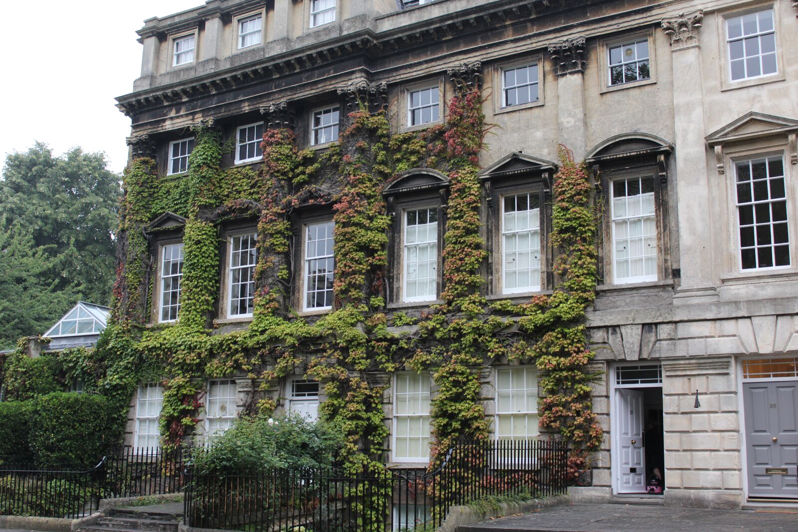 Canon EOS 1200D (EOS Rebel T5 / EOS Kiss X70 / EOS Hi) sample photo. Bath england, building architecture photography
