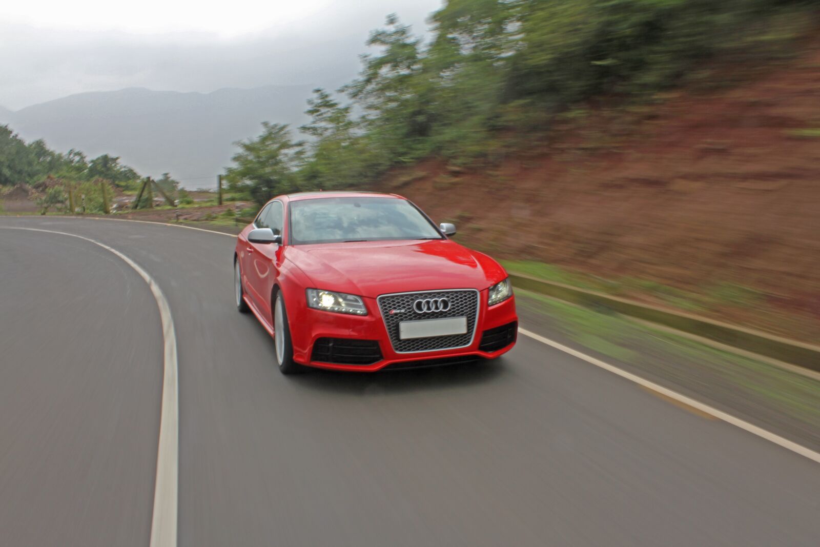 Canon EOS 550D (EOS Rebel T2i / EOS Kiss X4) sample photo. Audi, car, motion photography