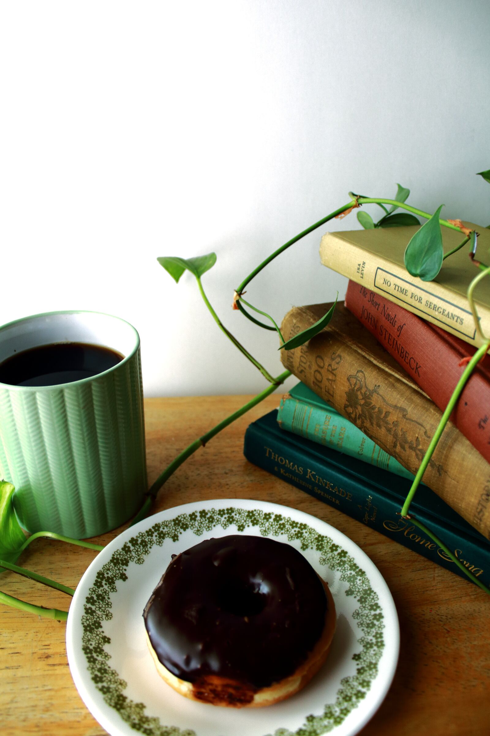 Canon EOS 1200D (EOS Rebel T5 / EOS Kiss X70 / EOS Hi) sample photo. Donut, doughnut, coffee photography