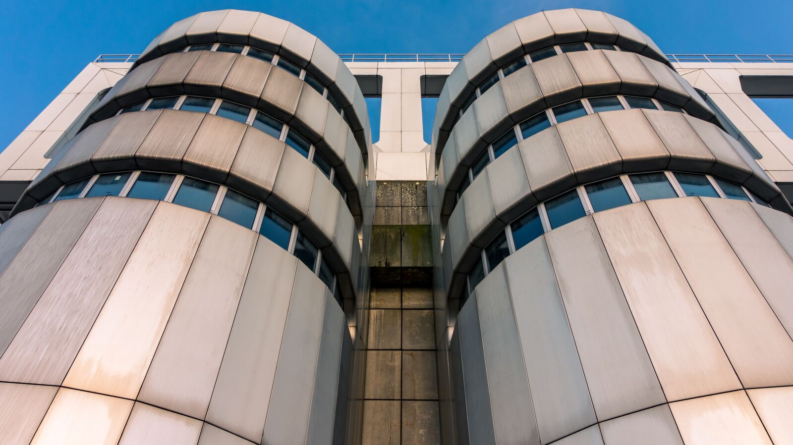 Sony Alpha a5000 (ILCE 5000) sample photo. Architecture, building, upward photography