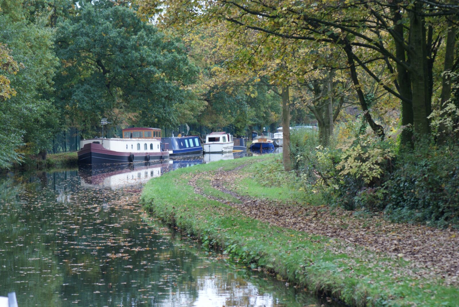 Sony Alpha DSLR-A200 sample photo. Canal, boat, water photography