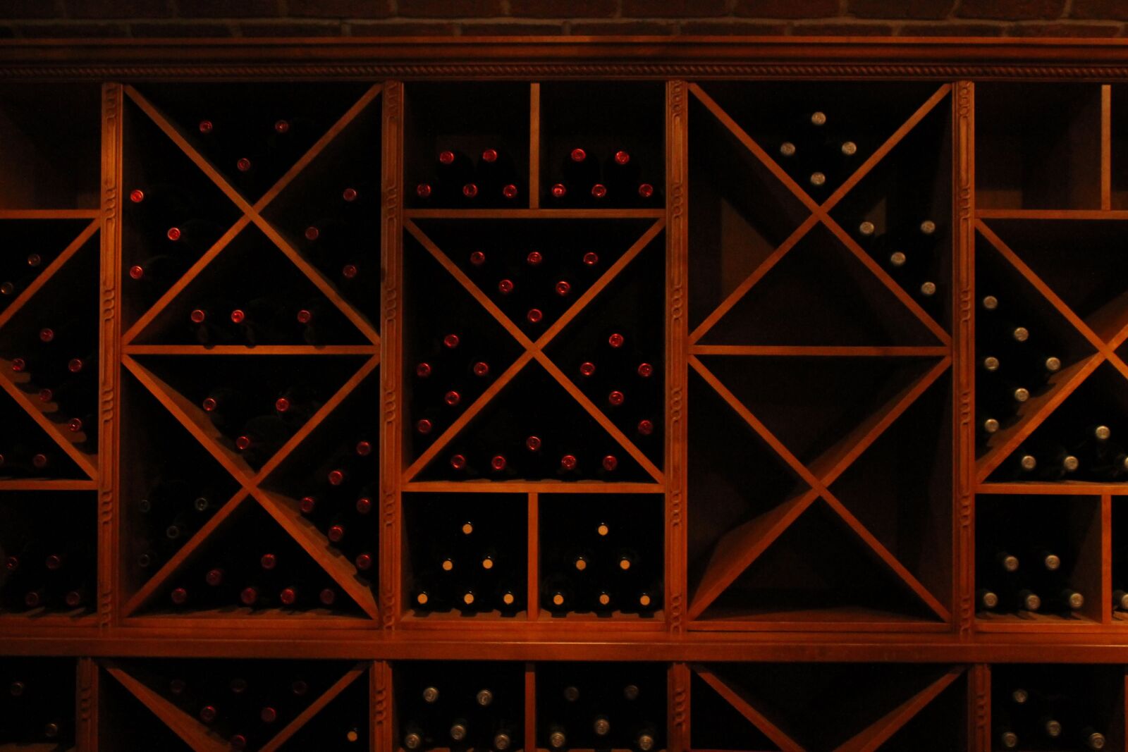 Canon EOS 1100D (EOS Rebel T3 / EOS Kiss X50) sample photo. Pattern, modern, wine photography