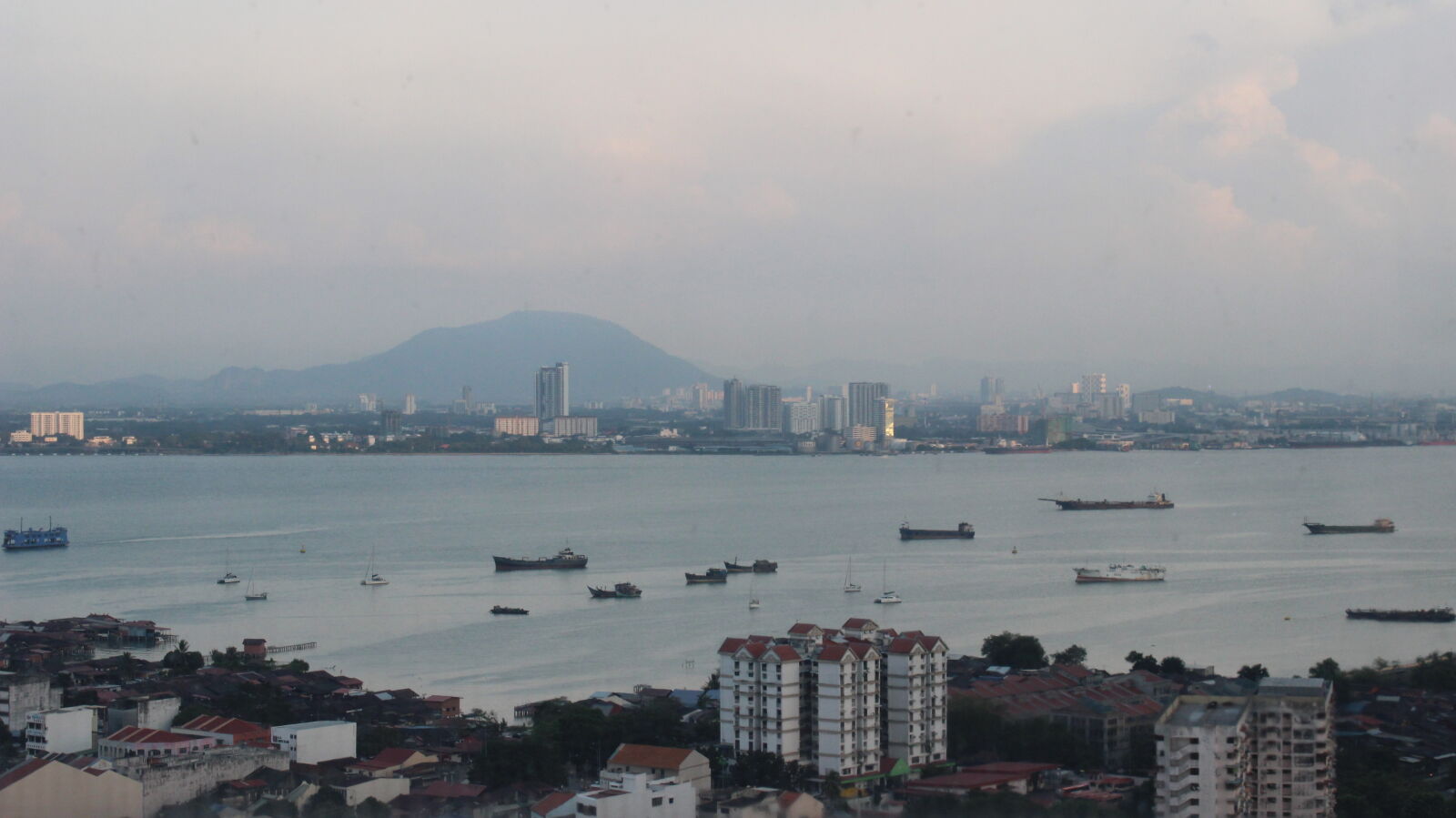 Canon EOS 600D (Rebel EOS T3i / EOS Kiss X5) sample photo. Boat, boats, ocean, ocean photography