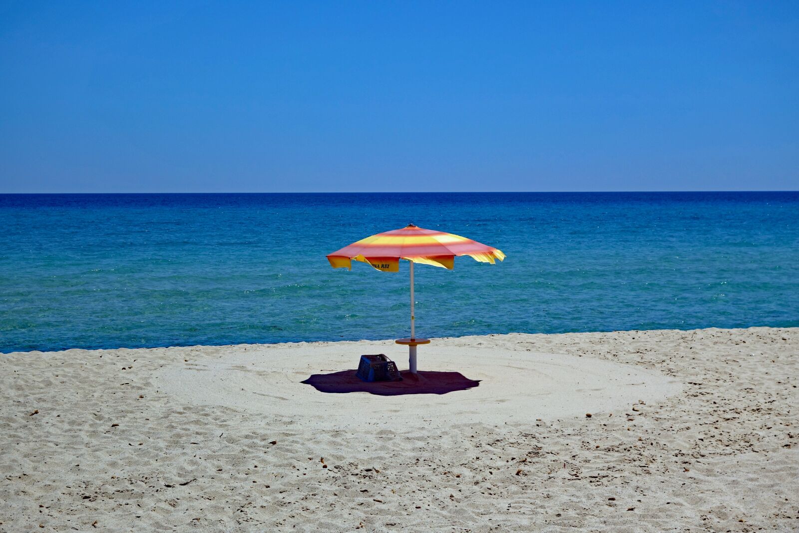 Sony Cyber-shot DSC-RX100 II sample photo. Parasol, sardinia, sand photography