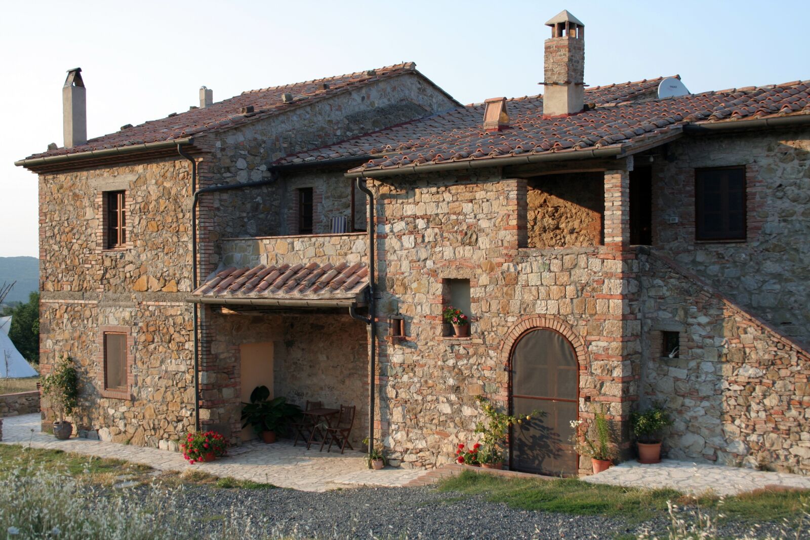 Canon EOS 350D (EOS Digital Rebel XT / EOS Kiss Digital N) sample photo. House, italy, old photography