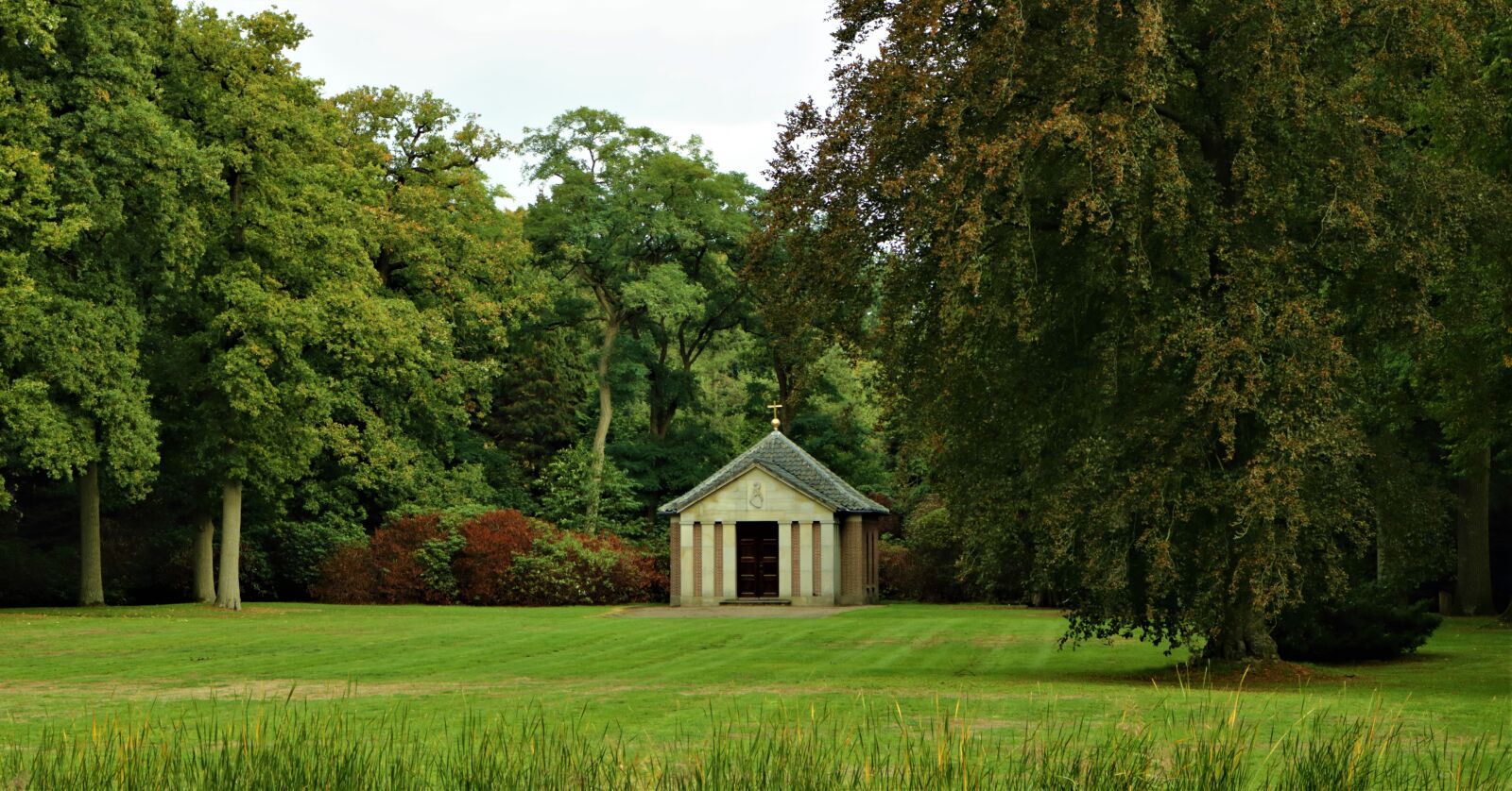Canon EOS 750D (EOS Rebel T6i / EOS Kiss X8i) sample photo. Mausoleum, wilhelm ii, house photography