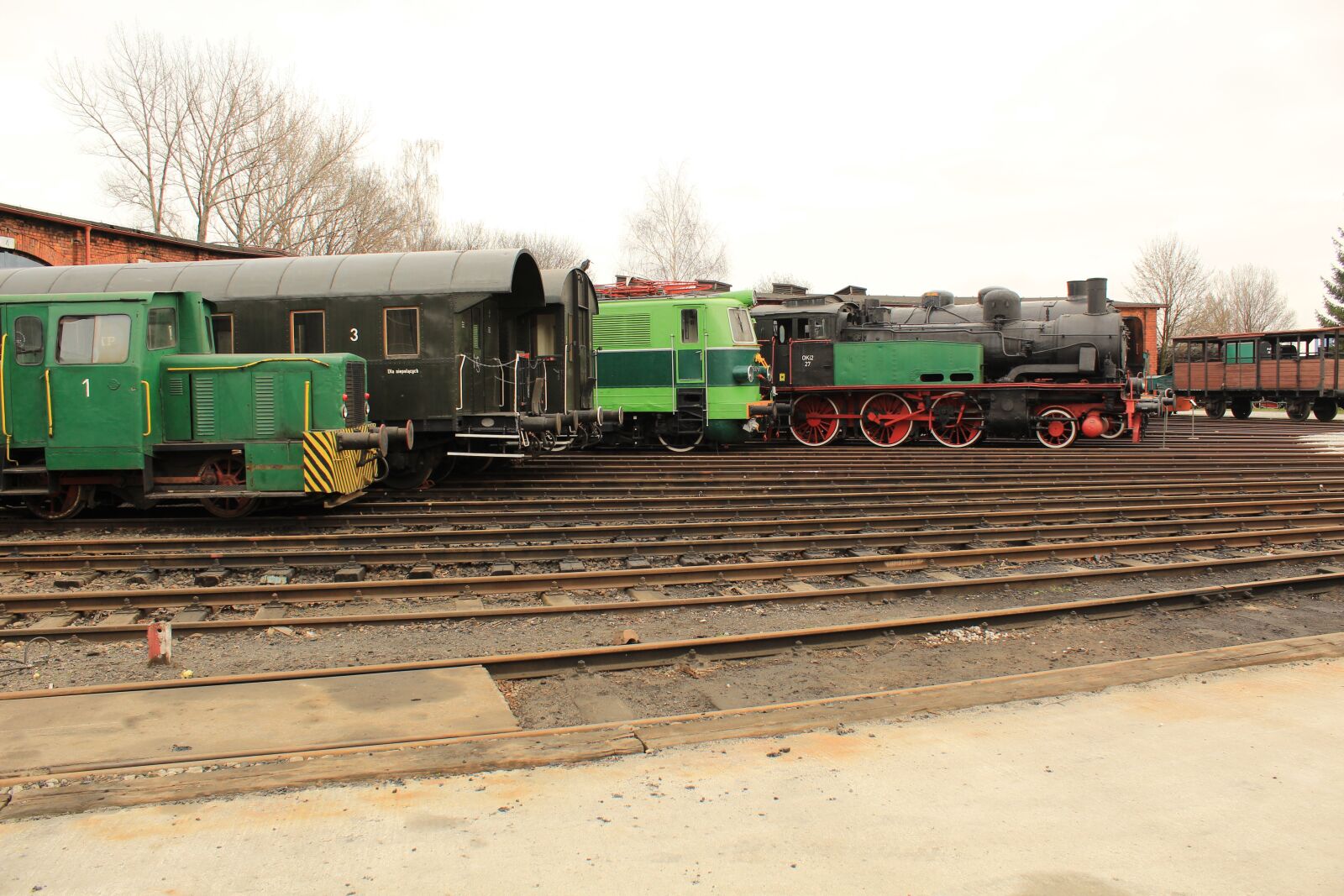 Canon EOS 4000D (EOS Rebel T100 / EOS 3000D) sample photo. Trains, siding, the museum photography