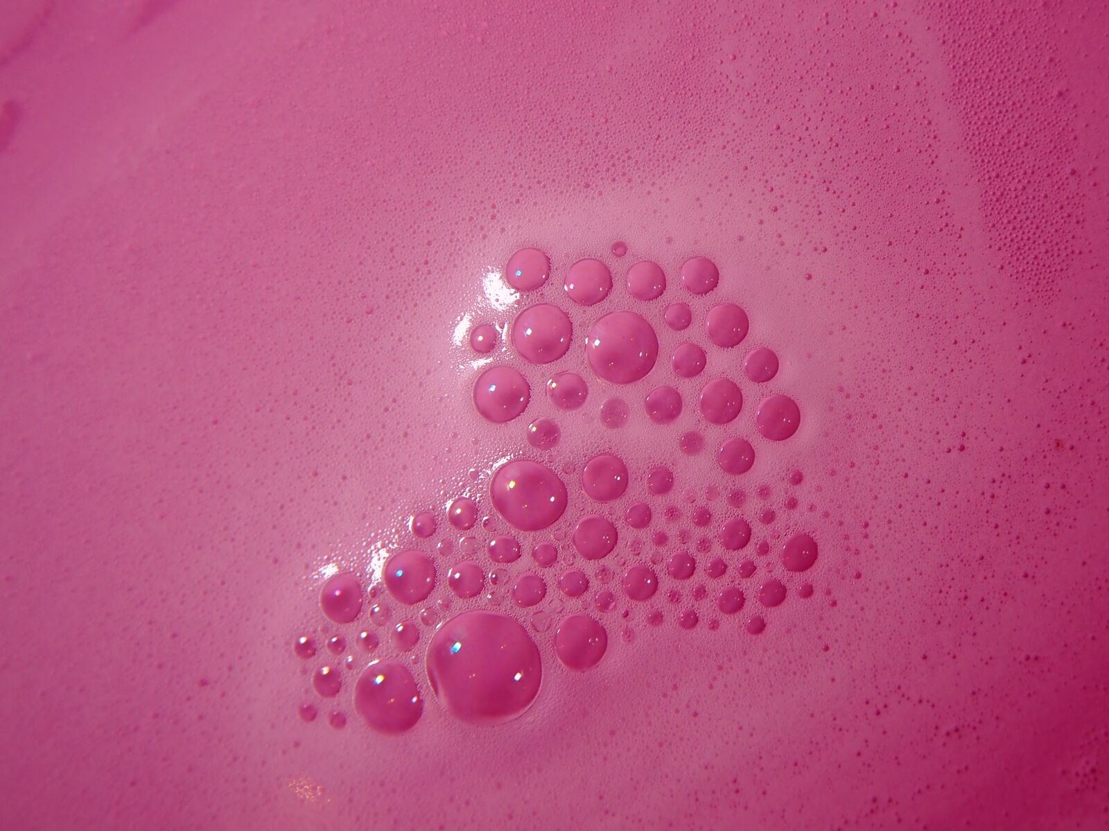 Olympus OM-D E-M10 sample photo. Badeschaum, bath foam, pink photography