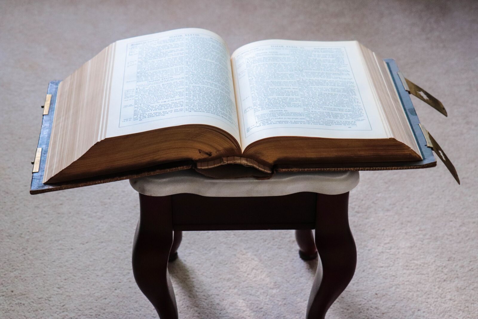 Canon EOS 77D (EOS 9000D / EOS 770D) sample photo. Bible, family bible, christian photography