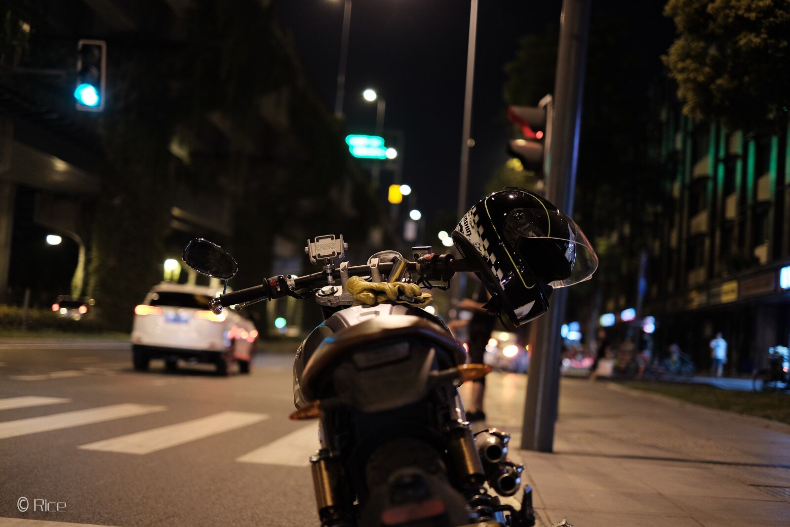 Fujifilm X-T20 sample photo. Motorcycle, night, dark photography
