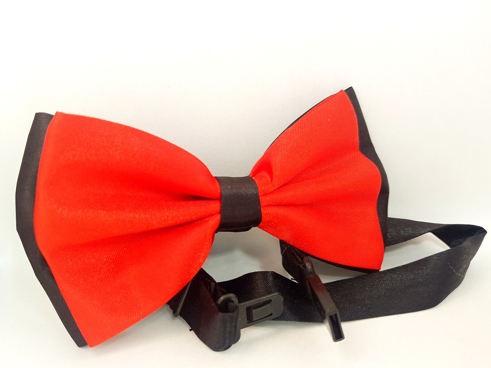 Samsung Galaxy S8 sample photo. Papillon, red, clothing photography