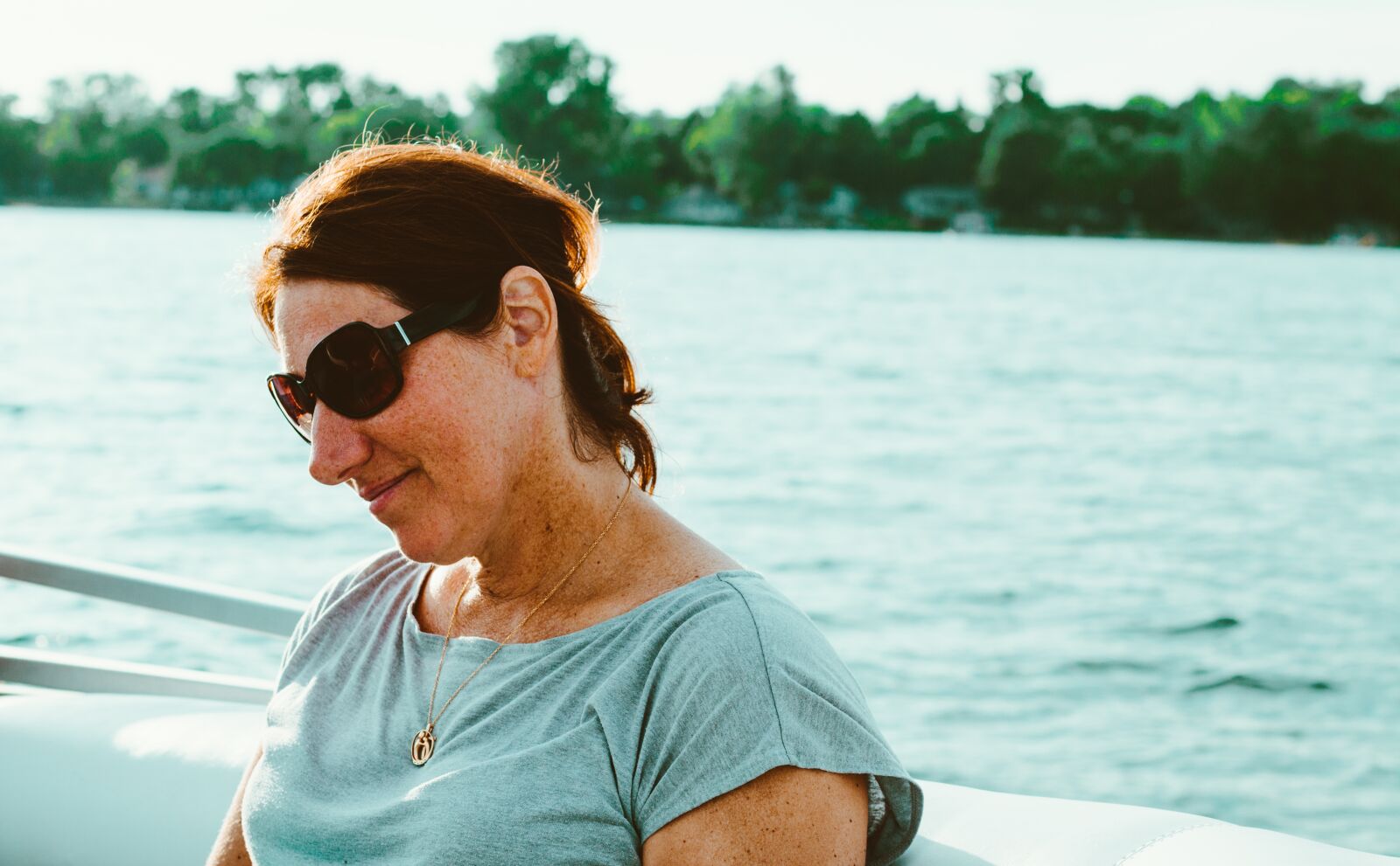 Canon EOS 70D + Canon EF 50mm F1.8 STM sample photo. Woman, lady, lake photography