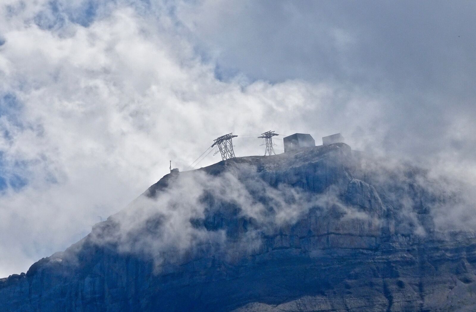 Sony Cyber-shot DSC-HX90V sample photo. Cable car, mountain, nature photography