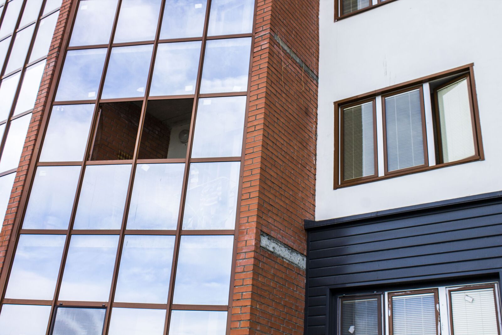 Canon EOS 1100D (EOS Rebel T3 / EOS Kiss X50) sample photo. Window, sky, building photography
